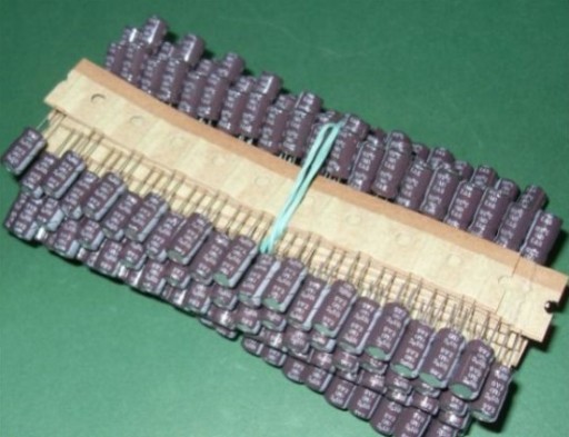 Kondenzátor 105C LOW ESR 47uF 50V 10ks (1737)