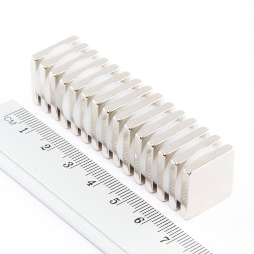NEODYMIOVÝ MAGNET TANIER 17x17x3 N38 - 3 KS