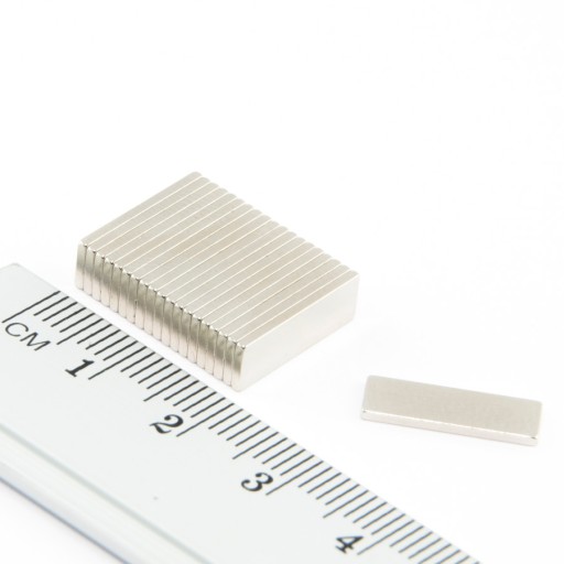 NEODYMOVÝ MAGNET TANIER 15x5x1 N38 - 25 KS