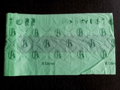 KOMPOSTOVATEĽNÉ, BIOLOGICKY ROZLOŽITEĽNÉ VRECKÁ NA ODPAD, 8L