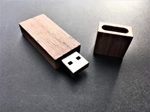 Drevený prívesok 8 GB USB ECO drevo za DARČEK