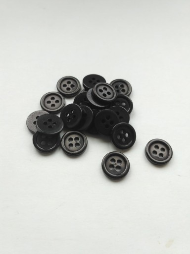 10ks malých plastových gombíkov 11mm, čierne