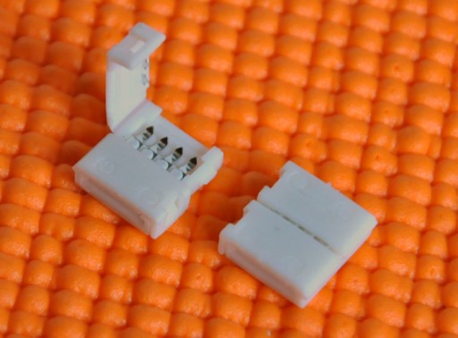 KONEKTOR pre RGB SMD 5050 CLICK LED pásik 10mm 01