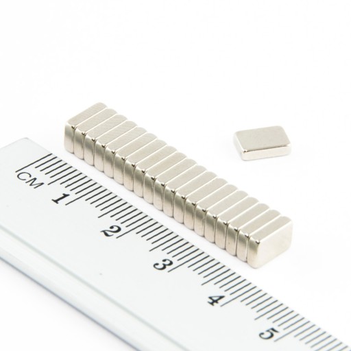 NEODYMOVÝ MAGNET 7,5x5x2 N38 - 25 KS