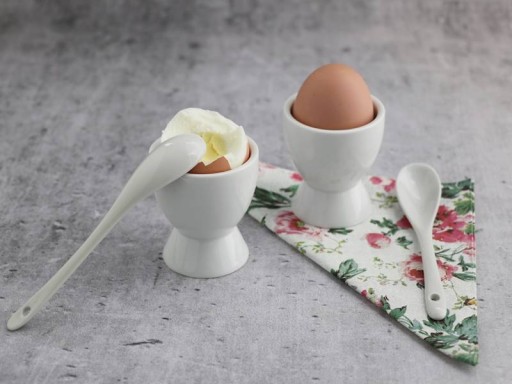 Porcelánové poháre na vajíčka s bielymi lyžičkami, sada 4 ks