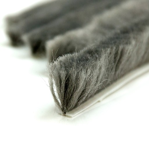 BUMPER BRUSH tesnenie Samolepiace 20x6,9mm