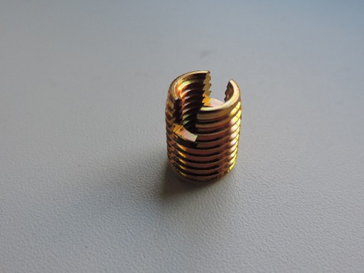 Objímka na opravu závitov M8 x 1,0 x 15 mm samorezná