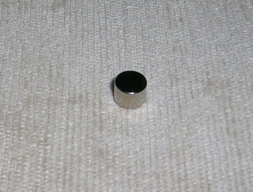 permanentný neodýmový magnet 4 x 3mm 4N