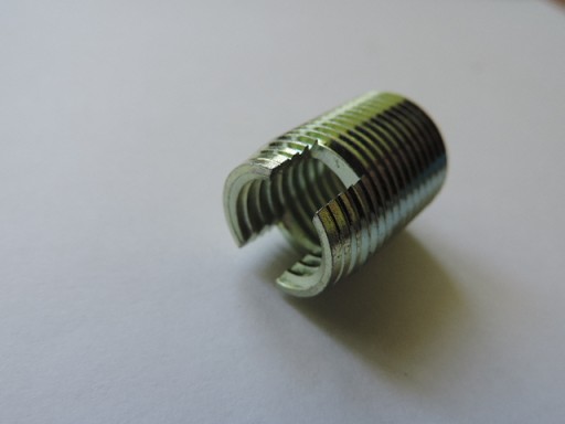 Zlomené objímky, opravný závit M14 x2,0, objímka 24mm