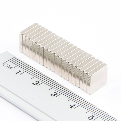 NEODYMOVÝ MAGNET 10x10x2 N38 - 12 KS