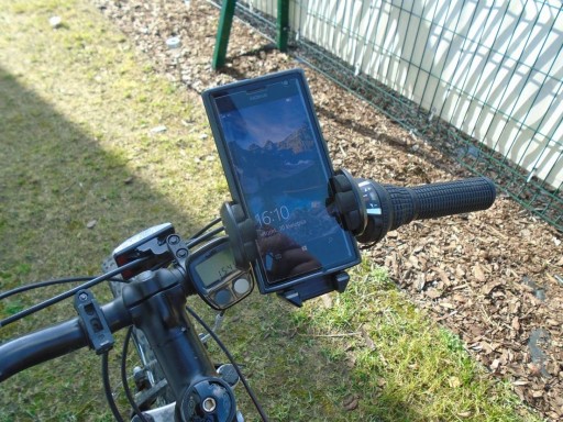 DRŽIAK NA RIADITEĽ BICYKLA S POLOHOVÝM ZÁMKOM