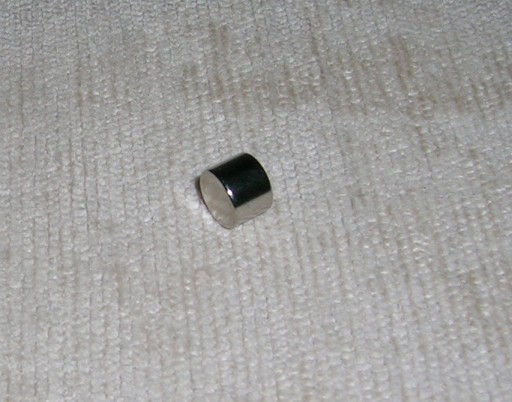 neodymový magnet 5 x 5 mm