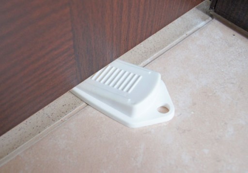 Ochrana DVERÍ, STOPPER zámok, KLINOVÁ pätka