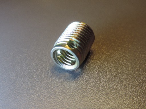 Zlomené manžety, opravný závit M8 x 1,25 14mm