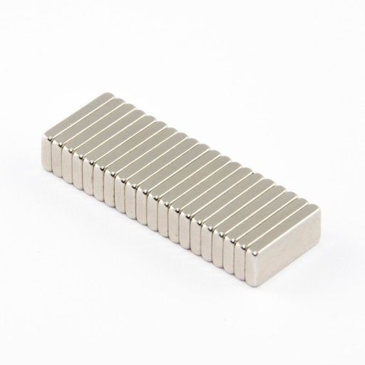NEODYMOVÝ MAGNET NA TANIERE 13x5,5x1,8 N38 - 20 KS