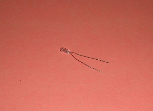 Miniatúrna žiarovka 28V 24mA T1, Fi=3,15, L=6,35mm