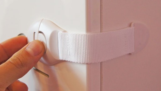 10 SKRIŇOVÝ BEZPEČNOSTNÝ NÁBYTOK ZÁMKY ZÁSUVKY, DVERE, biele, flexibilné