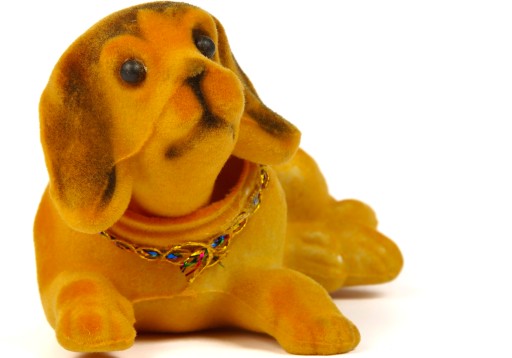 DOG POHYBOVÁ HLAVA PES DO AUTA MEDVEĎ E405 EMAJ
