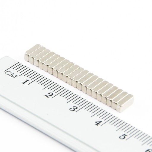 NEODYMOVÝ MAGNET TAŠŤOVÝ 7x3x2 N38 - 50 KS