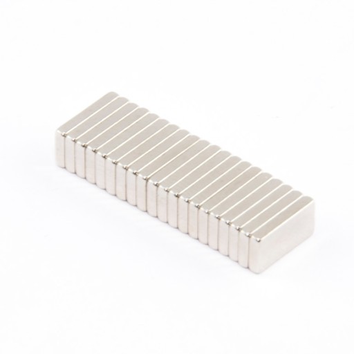 NEODYMOVÝ MAGNET 8x4x1,2 N38 - 50 KS