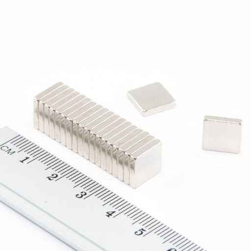 NEODYMOVÝ MAGNET 10x10x2 N38 - 12 KS