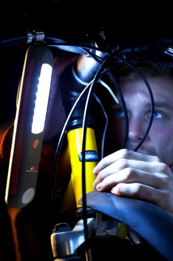 DIELENSKÉ LAMPA 24 LED SVETLO S MAGNETOM + HÁK