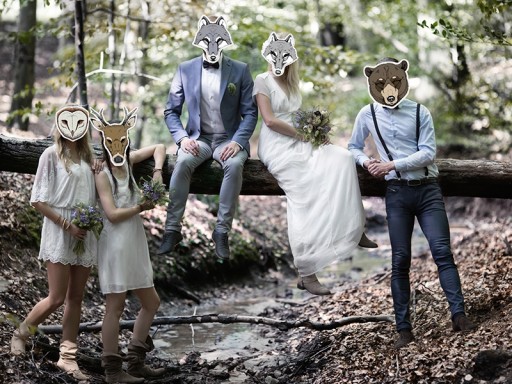 Karnevalový ples s jeleňovou maskou