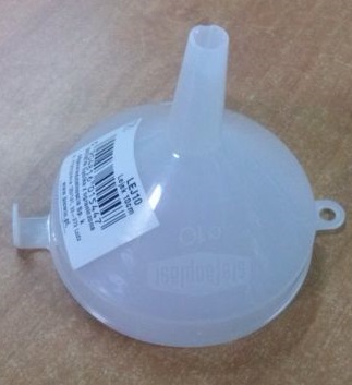 Plastový lievik, priemer 10 cm, víno