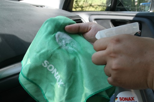 SONAX KVAPALINA NA ČISTENIE CELÉHO INTERIÉRU AUTA plastov, materiál 500ml 376