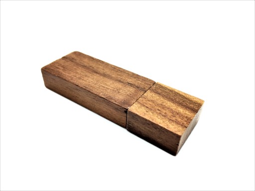 Drevený prívesok 32GB USB ECO pamäť ako DARČEK