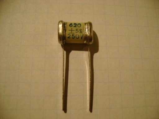 KONDENZÁTOR 620pF/250V MICA SG-2 SILVER MICA