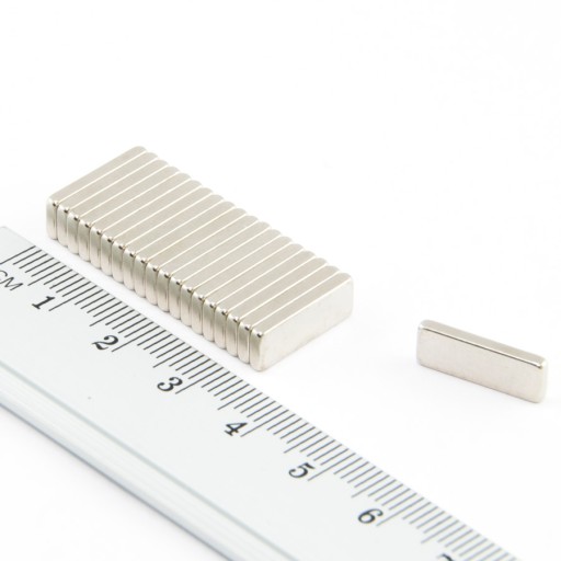 NEODYMOVÝ MAGNET NA TANIER 15x5,5x1,8 N38 - 15 KS