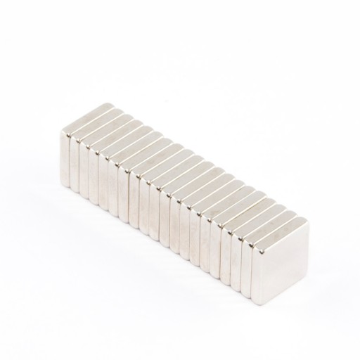 NEODYMOVÝ MAGNET 10x10x2 N38 - 12 KS