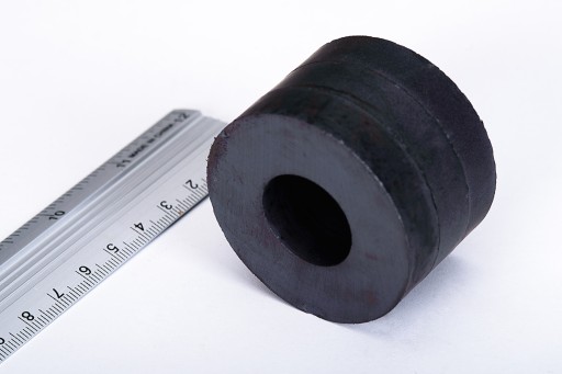 FERITOVÝ PRSTEŇOVÝ MAGNET 55x24x12 - 3 KS