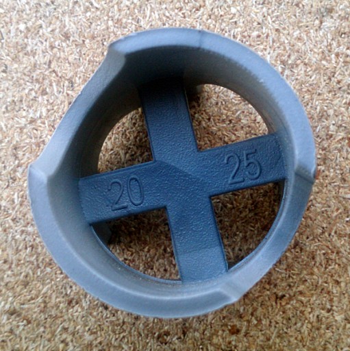 Podložka na vystuženie, vzdialenosť PVC 15/20/25 x100
