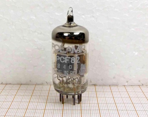 PCF82 lampa NOS