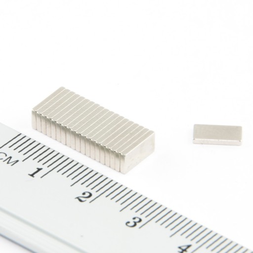 NEODYMIOVÝ MAGNET NA TANIER 8x4x1 N38 - 50 KS