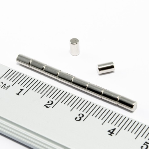 VALEC NEODYMIOVÝ MAGNET 3x5 N38 SADA 40 KS