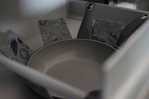 Sada 2 plstených deliacich priečok na hrnce a panvice