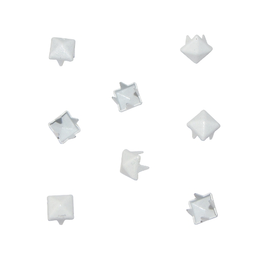 DIY BIELE OSTRÉ PYRAMÍDOVÉ STUDY 4x4mm 25 KS