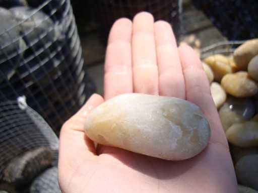 LEŠTENÝ ŽLTÝ ŠTRK 4/7cm, DEKORAČNÝ KAMEŇ