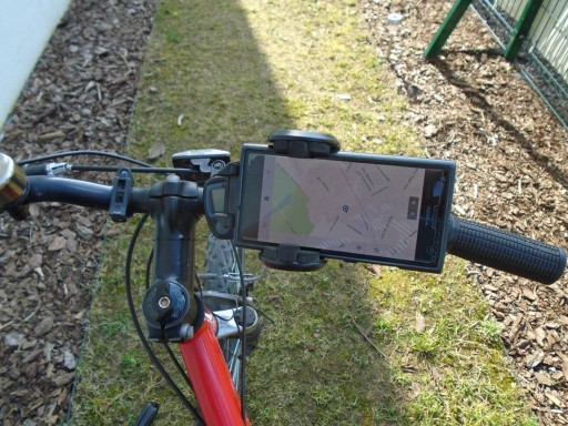 DRŽIAK NA RIADITEĽ BICYKLA S POLOHOVÝM ZÁMKOM