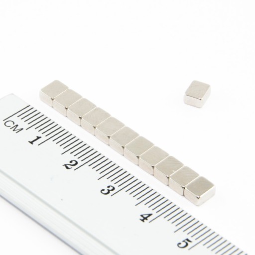 NEODYMOVÝ MAGNET TANIER 5x2,5x4 N38 40 KS
