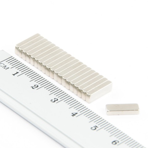 NEODYMOVÝ MAGNET TANIER 12x4x2 N38 - 25 KS