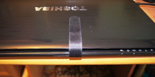Zabezpečenie zásuvkových skriniek zámkom na suchý zips, 2 cm