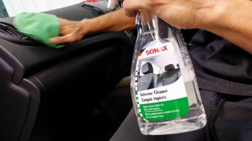 SONAX KVAPALINA NA ČISTENIE CELÉHO INTERIÉRU AUTA plastov, materiál 500ml 376