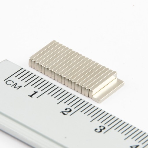 NEODYMOVÝ MAGNET 10x2,5x1 N38 - 60 KS