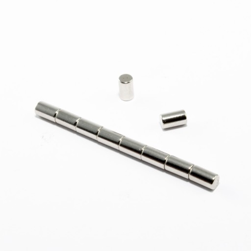 VALEC NEODYMIOVÝ MAGNET 3x5 N38 SADA 40 KS