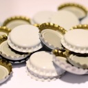 Farebné biele čiapky 26 mm 50 ks. na pivo