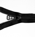 Zips na zips OZDOBNÝ PRÍvesok 55cm kocka čierna Z7